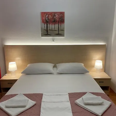 Dragica Pensión 3*